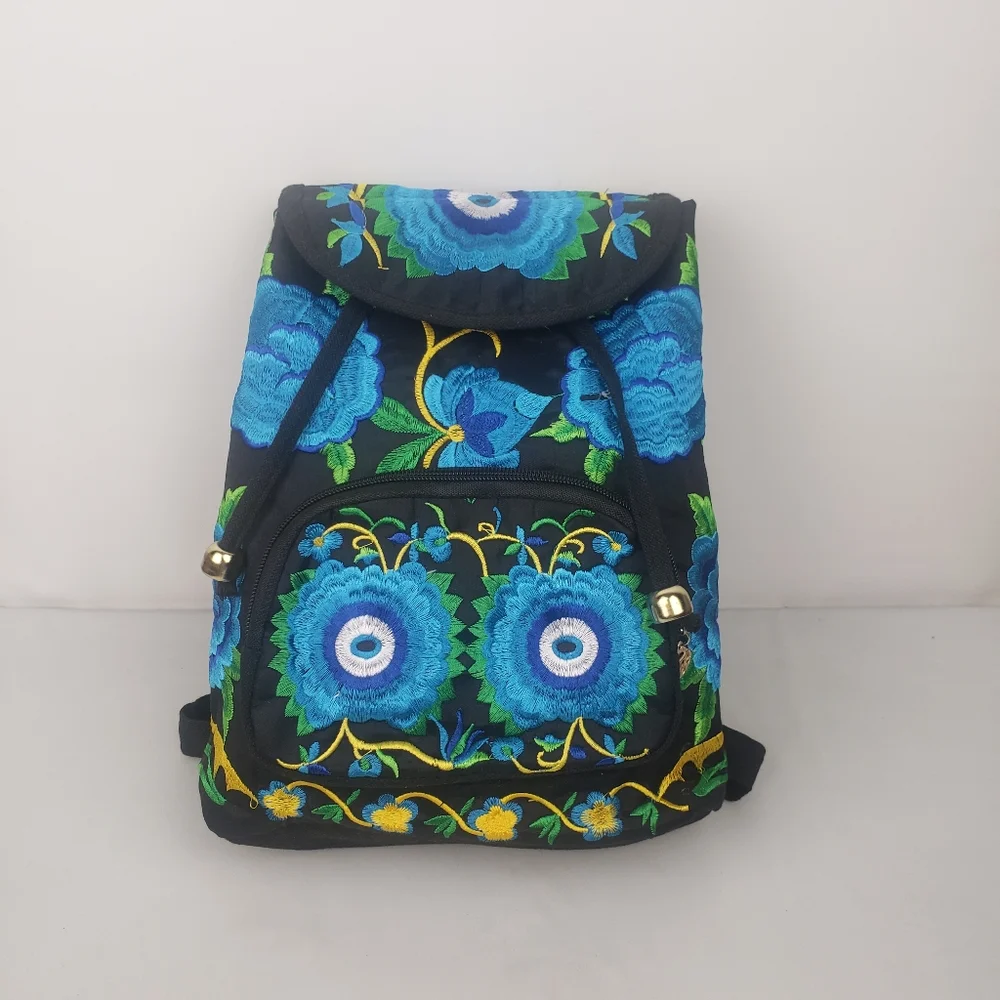 Embroidered floral Mexican Backpack NEW/ mochila Mexicana bordada a mano nueva